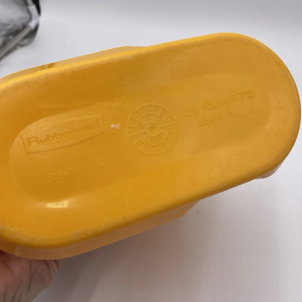 Vtg Rubbermaid Slim Servin Saver‎ 2½ Qt Drink Pitcher 0941 Easy Grip Almond Top